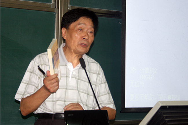 赵钰琳校长在给学员们分享 赵钰琳校长在给学员们分享